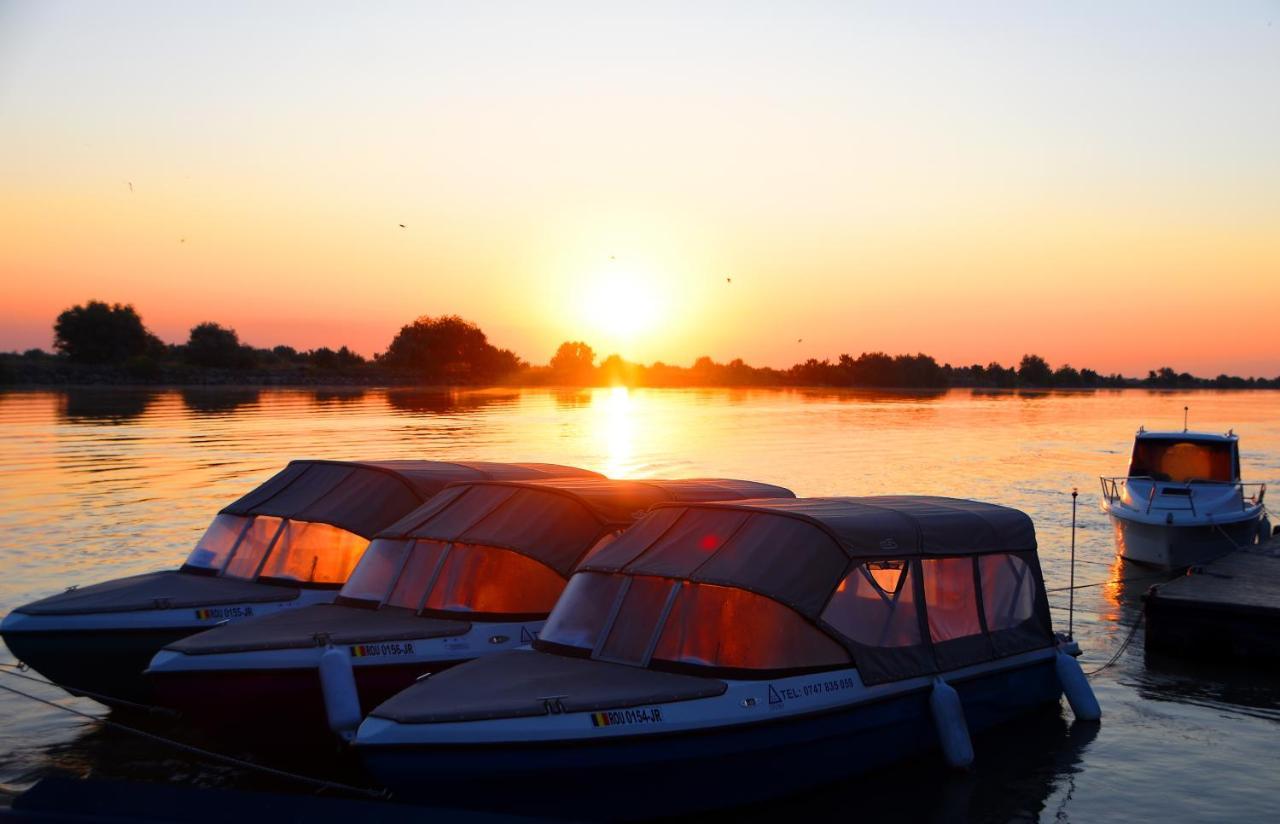 Hotel Sunrise Crișan Kültér fotó