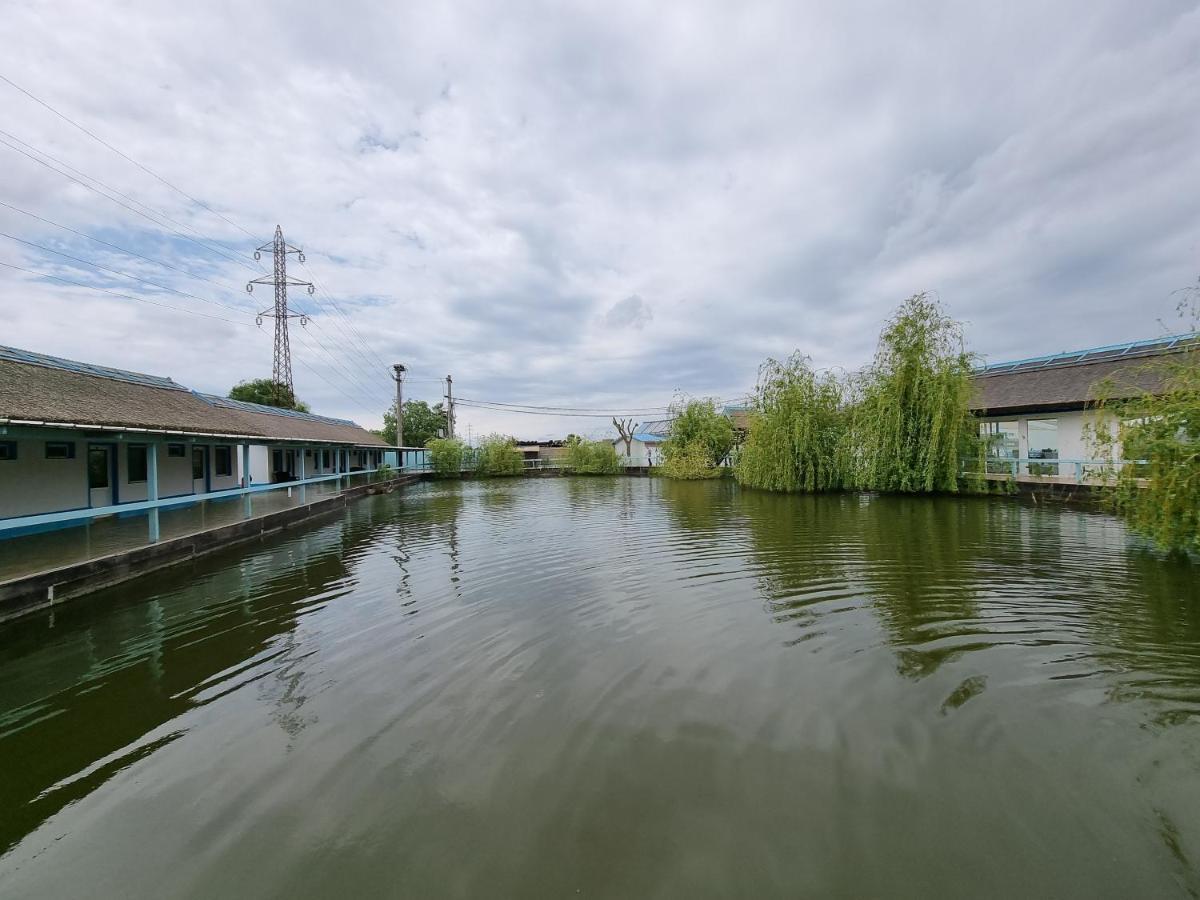 Hotel Sunrise Crișan Kültér fotó